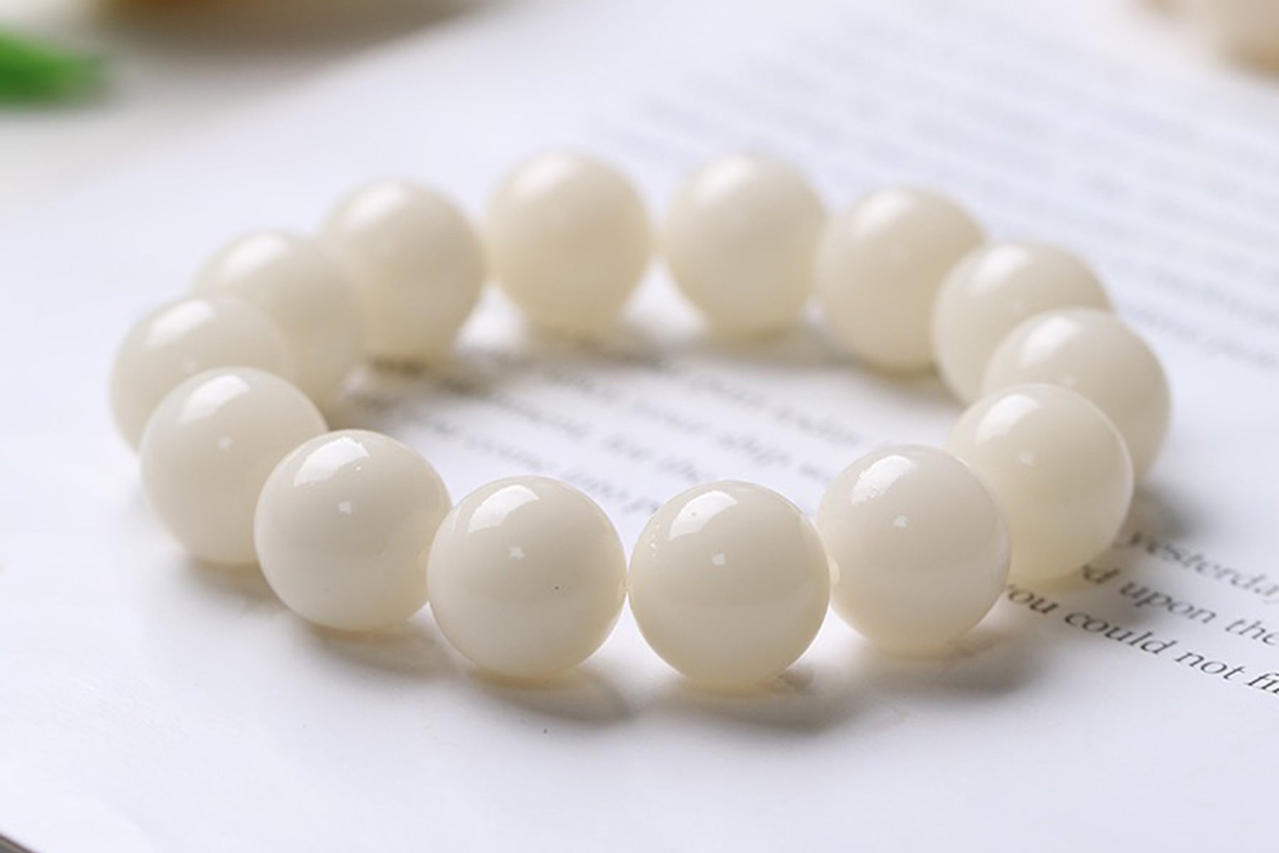 Why did THEPUTI choose Indonesian Bodhi Fruit as the raw material for the Bodhi Bracelet?