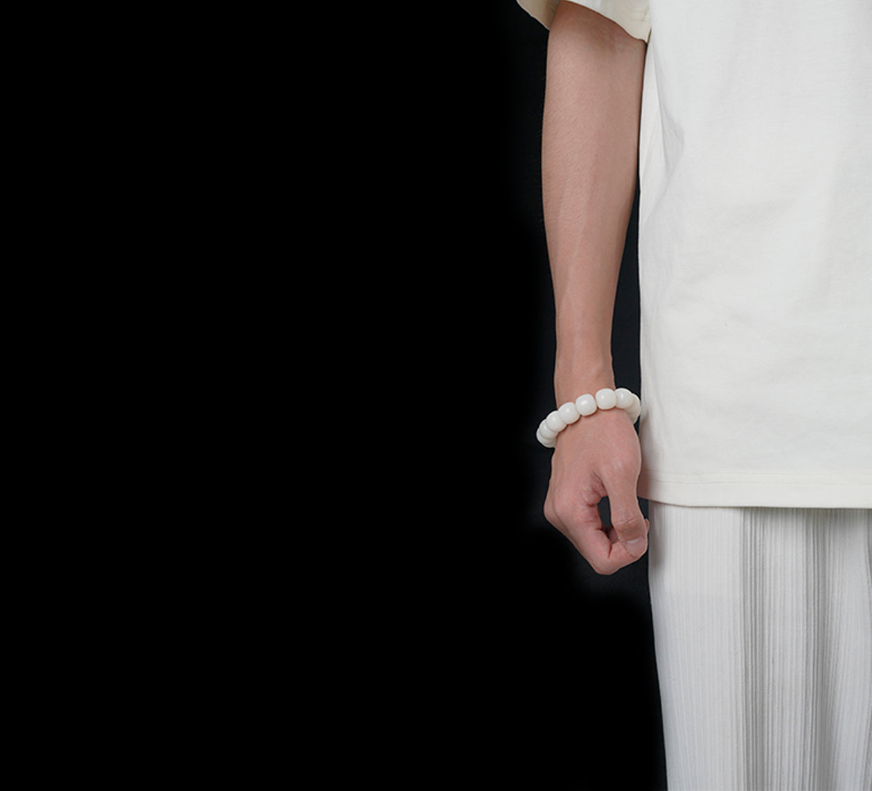 PUTI-White Jade Barrel Bead Bodhi Bracelet Front Showcase Picture