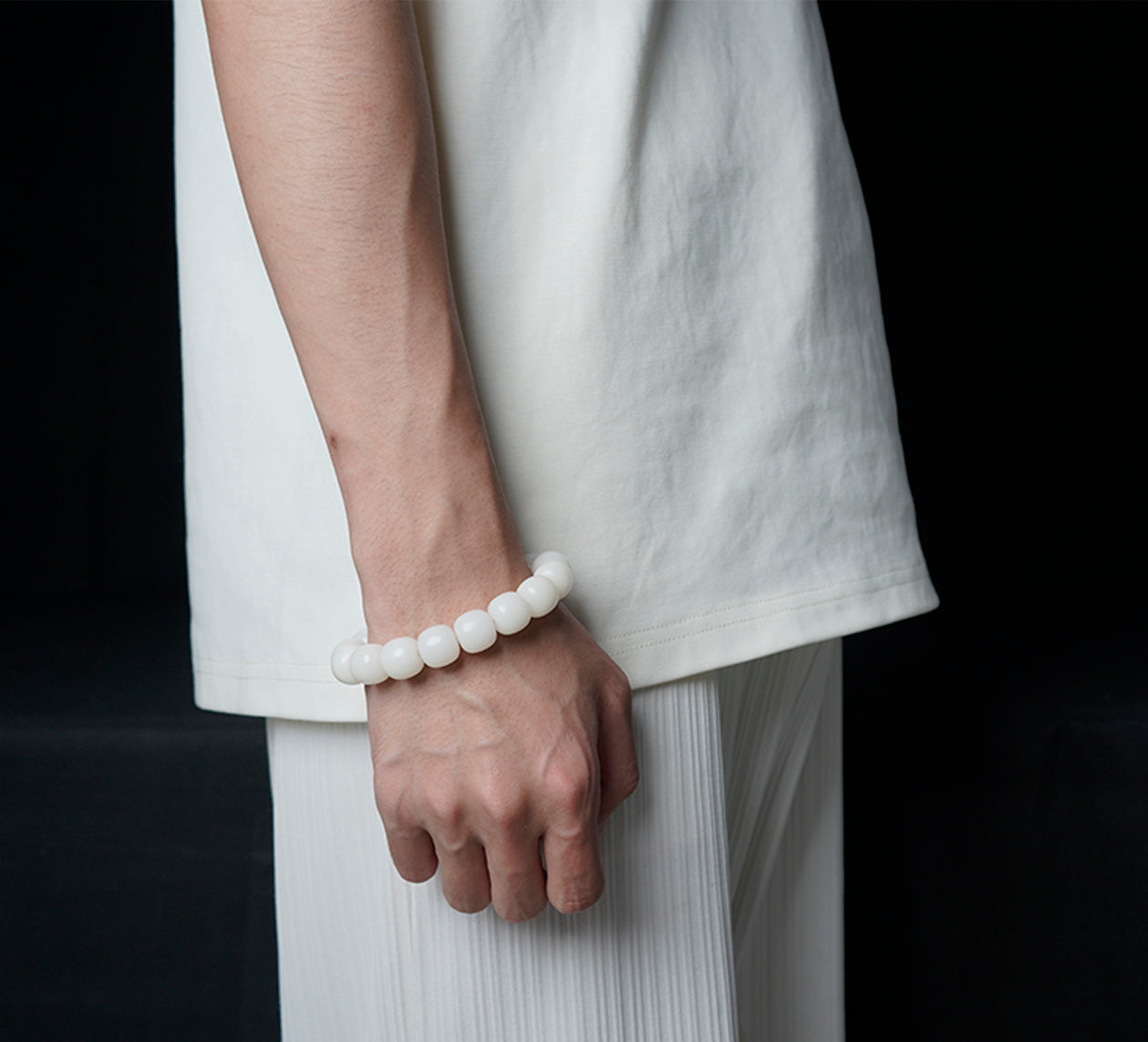 White Jade Barrel Bead Bodhi Bracelet Side View Picture